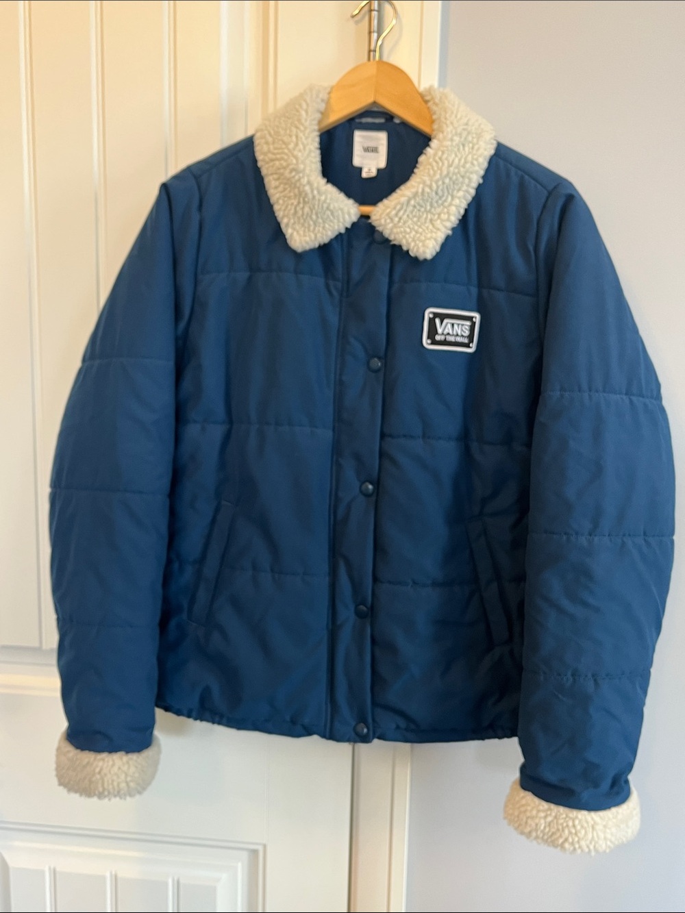 Vans WM Fawner Puffer Jacket in Gibraltar Sea Blue with Sherpa Collar M